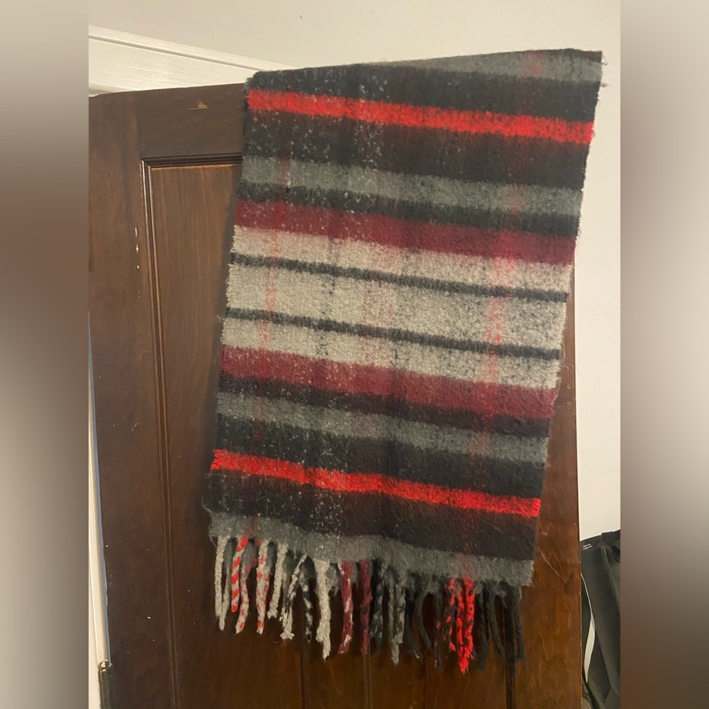 Banana Republic Blanket scarf. Buy 2 get 1 free!